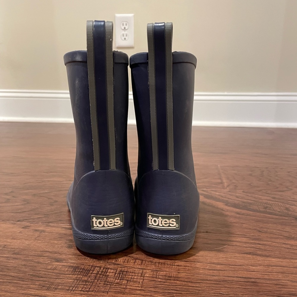 Youth Totes rain boots size 4-5